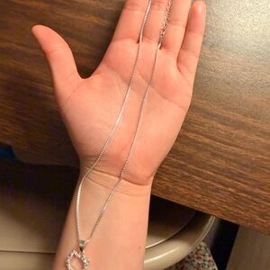Chic Silver Necklace with Crystal Accents
